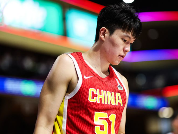 奇点财富 中国男篮飞去杭州：备战与委内瑞拉比赛 周琦缺席杨瀚森尚未归队